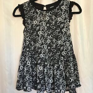 Black and white floral top ,super cute!